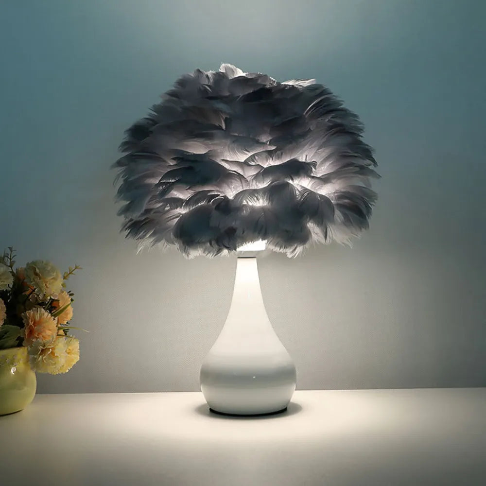 Modern Table Lamp LED Creative Design Fashion White Feather Desk Light for Home Living Room Girl‘s Bedroom Bedside Decor