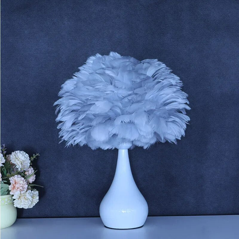 Modern Table Lamp LED Creative Design Fashion White Feather Desk Light for Home Living Room Girl‘s Bedroom Bedside Decor