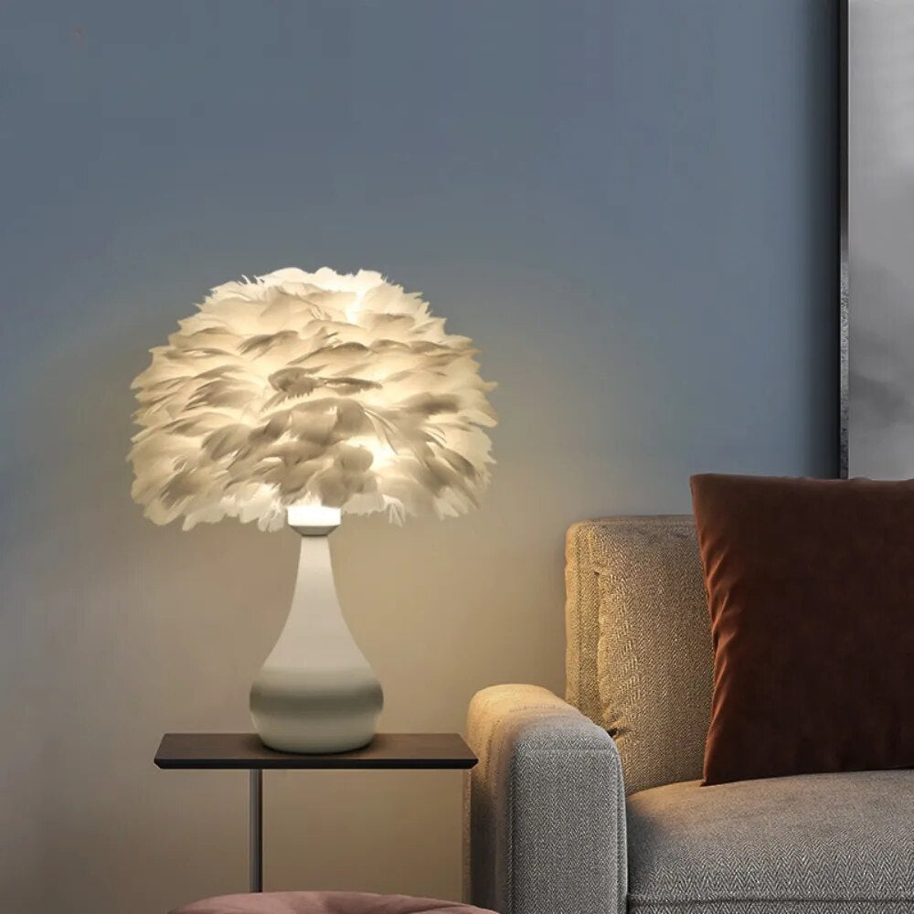 Modern Table Lamp LED Creative Design Fashion White Feather Desk Light for Home Living Room Girl‘s Bedroom Bedside Decor