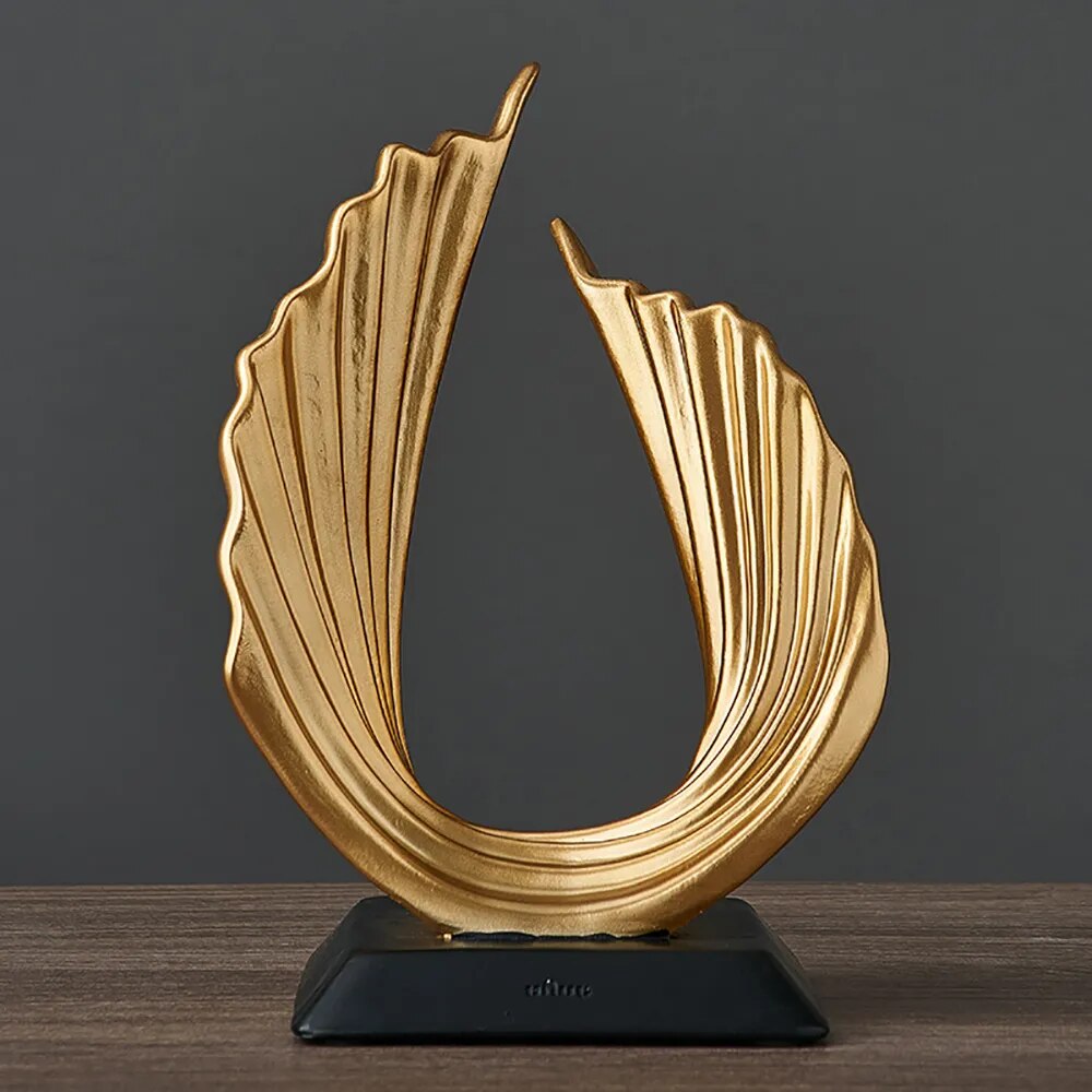 Luxury Aesthetic Art Statue Resin Modern Living Room Ornaments Golden Sculptures & Figurines Crafts Home Decor Office Decor Gift