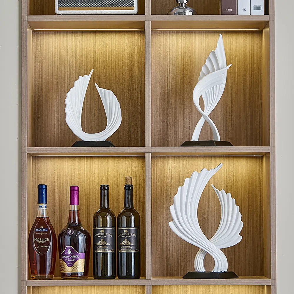 Luxury Aesthetic Art Statue Resin Modern Living Room Ornaments Golden Sculptures & Figurines Crafts Home Decor Office Decor Gift